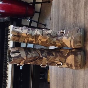 Camouflage Suede Like Boots, Size 7